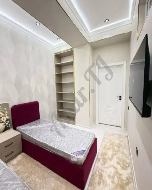 Квартира 3 комнаты, 2 этаж, 83 м², 14 мкр.